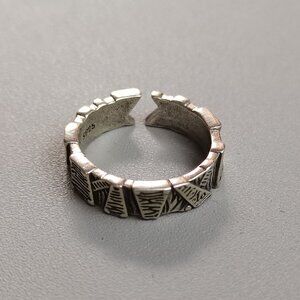 Second-hand women's fashion vintage silver ring